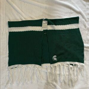𝅺MICHIGAN State poncho NWT size osfa color green and white